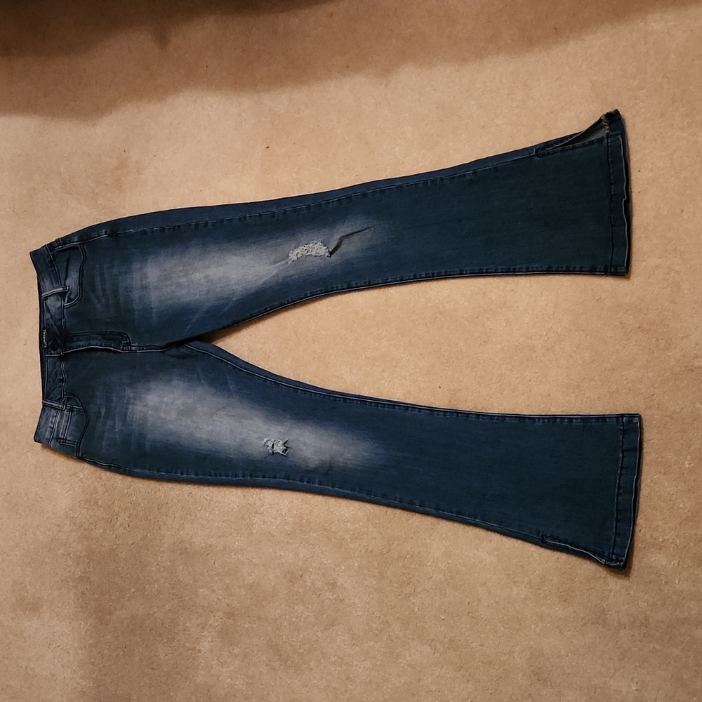 Bellybottom jeans